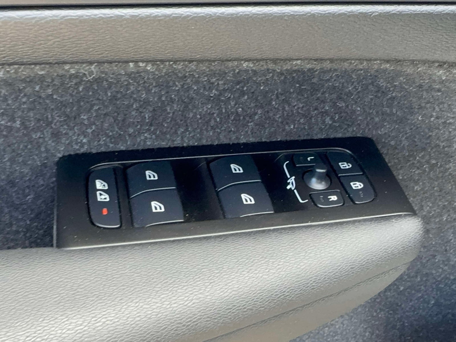 2021 Volvo XC40 Recharge Pure Electric P8